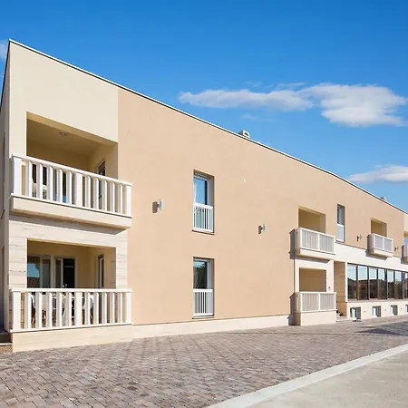 Apartment Malibu Deluxe Vir