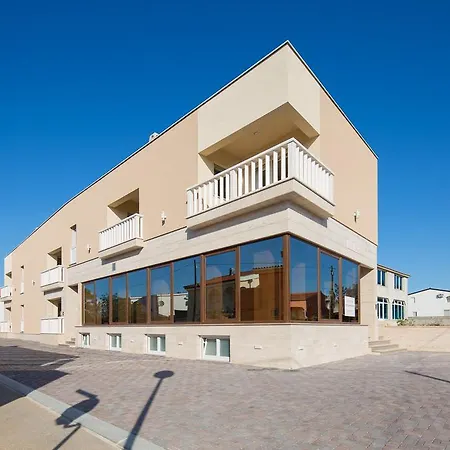Malibu Deluxe Apartment Vir