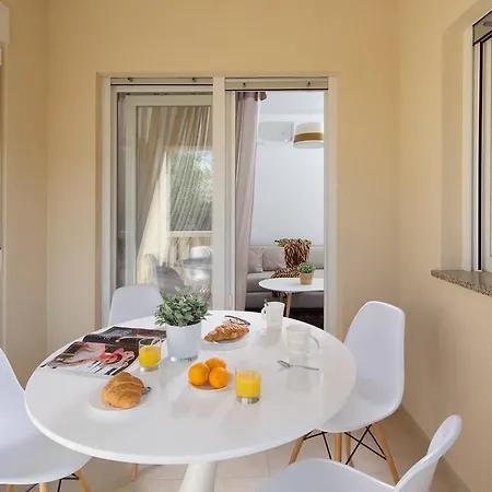 Malibu Deluxe Apartment