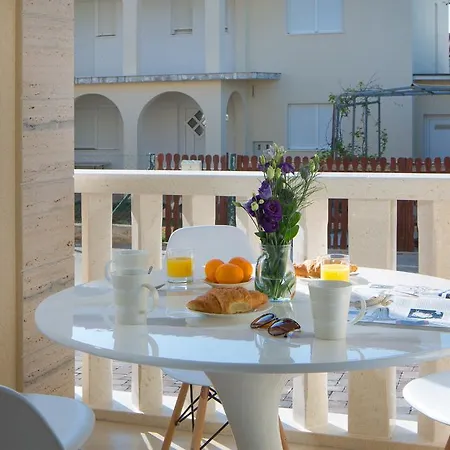 Malibu Deluxe Apartment