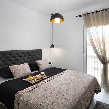 Malibu Deluxe Apartment *