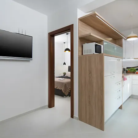 Malibu Deluxe Apartment