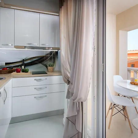 Malibu Deluxe Apartment