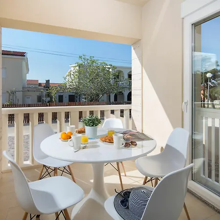 Malibu Deluxe Apartment
